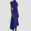Asymmetrisches Twist-Kleid in leuchtendem Indigo Asymmetrisches Twist-Kleid in leuchtendem Indigo