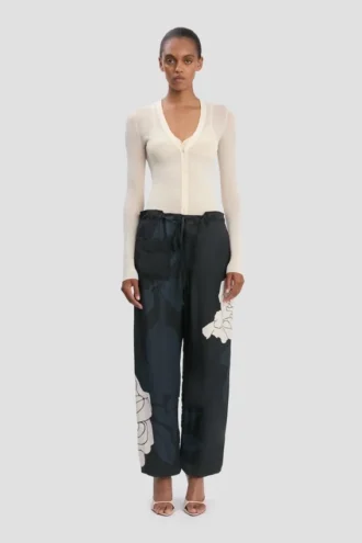 Cargohose in Dunkelblau mit Blumenprint