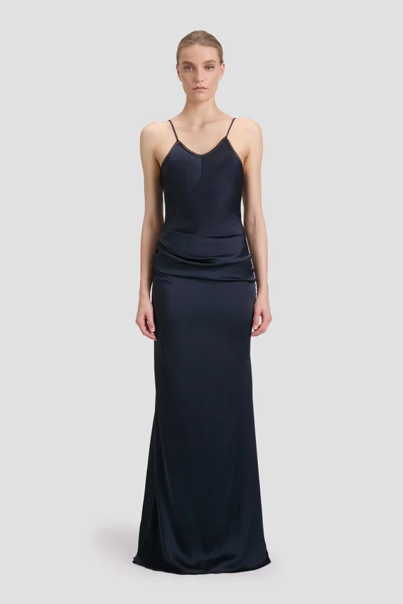 Drapiertes Spitzenkleid in Midnight Drapiertes Spitzenkleid in Midnight