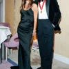 Drapiertes Spitzenkleid in Midnight Drapiertes Spitzenkleid in Midnight
