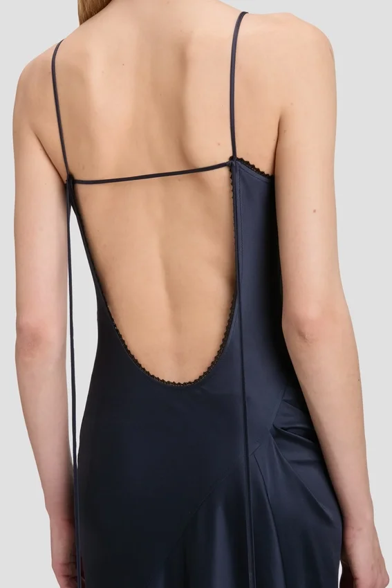 Drapiertes Spitzenkleid in Midnight Drapiertes Spitzenkleid in Midnight