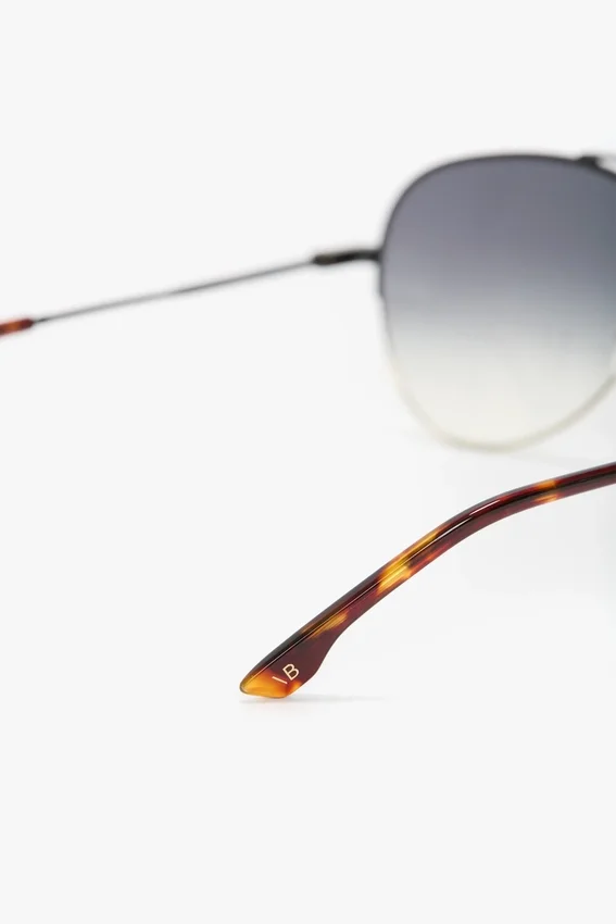 Feine Metall-Pilotenbrille in Gold-Schwarz Feine Metall-Pilotenbrille in Gold-Schwarz