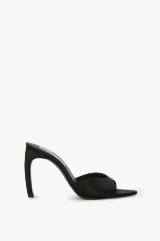 Harlow Mule 100 aus schwarzem Satin