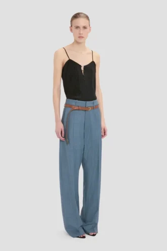 Hose mit geschwungenem Bein in Cloud Blue