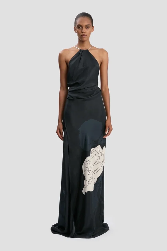 Ketten-Halterkleid mit dunkelblauem Blumenmuster Ketten-Halterkleid mit dunkelblauem Blumenmuster