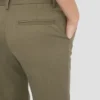 Maßgeschneiderte Hose mit geradem Bein in Salbei-Melange Maßgeschneiderte Hose mit geradem Bein in Salbei-Melange