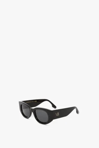 Sonnenbrille mit Monogramm-Detail in Schwarz Sonnenbrille mit Monogramm-Detail in Schwarz