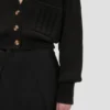 Strickjacke mit Zopfmuster und Taschen in Schwarz