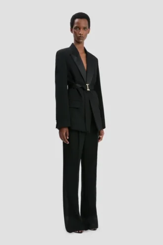 Taillierte Jacke mit Gürtel in Schwarz