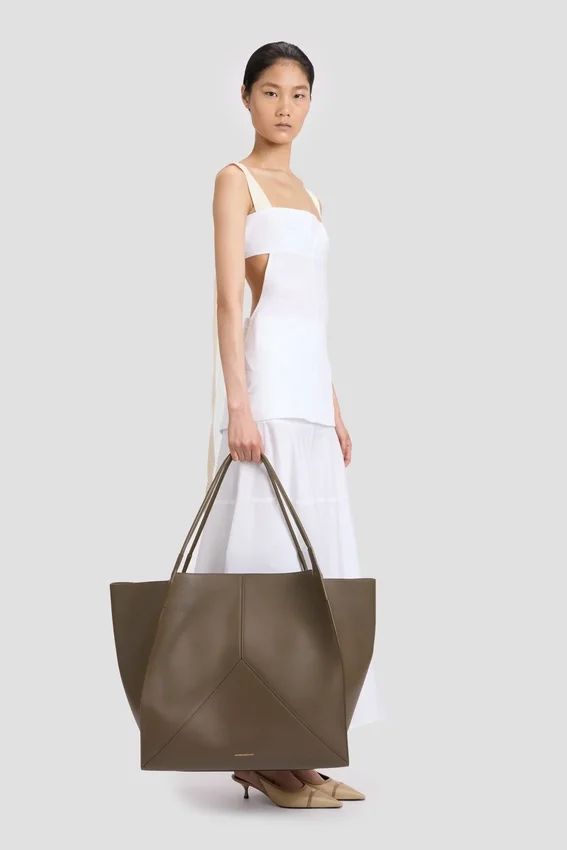 The Victoria Reisetasche aus khakifarbenem Leder The Victoria Reisetasche aus khakifarbenem Leder