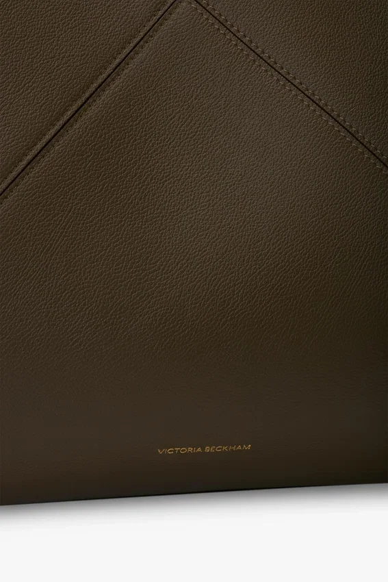 The Victoria Reisetasche aus khakifarbenem Leder The Victoria Reisetasche aus khakifarbenem Leder