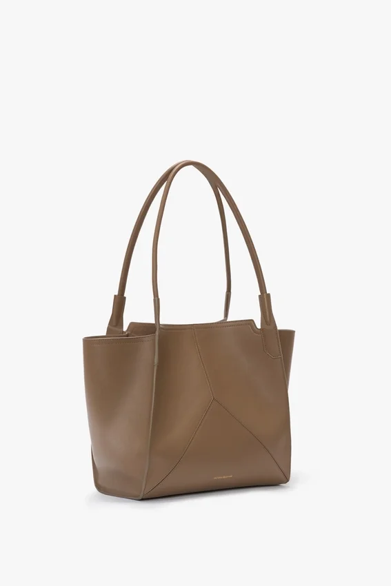 The Victoria-Tasche aus taubengrauem Leder The Victoria-Tasche aus taubengrauem Leder