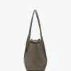 The Victoria Tote in kieselgrauem Wildleder The Victoria Tote in kieselgrauem Wildleder