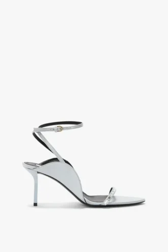 The Victoria verzierte Stiletto-Sandale 75 in Magnesium-Satin The Victoria verzierte Stiletto-Sandale 75 in Magnesium-Satin