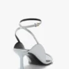 The Victoria verzierte Stiletto-Sandale 75 in Magnesium-Satin The Victoria verzierte Stiletto-Sandale 75 in Magnesium-Satin