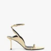 The Victoria verzierte Stiletto-Sandale 75 in sandfarbenem Satin The Victoria verzierte Stiletto-Sandale 75 in sandfarbenem Satin