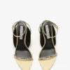 The Victoria verzierte Stiletto-Sandale 75 in sandfarbenem Satin The Victoria verzierte Stiletto-Sandale 75 in sandfarbenem Satin