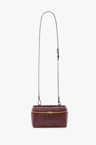 Vanity Crossbody aus burgunderrotem Leder Vanity Crossbody aus burgunderrotem Leder