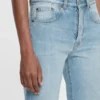 Victoria-Jeans in hellblauer Waschung